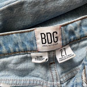 BDG High-Waisted Slim Straight Jean – Ripped Light Wash